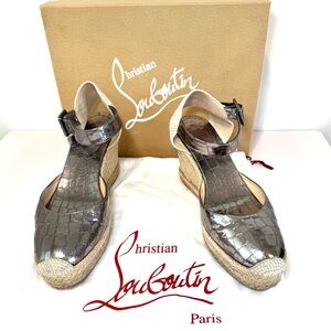 Christian Louboutin Amelina Wedge Sandal In Silver Croc Embossed Leather, Sz 38